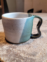 Load image into Gallery viewer, Wheel throwing class 8 WEEKS // Cours de tournage 8 SEMAINES