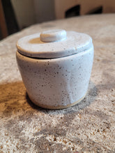 Load image into Gallery viewer, Wheel throwing class 8 WEEKS // Cours de tournage 8 SEMAINES