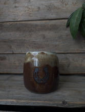 Charger l&#39;image dans la galerie, Horseshoe Vase
